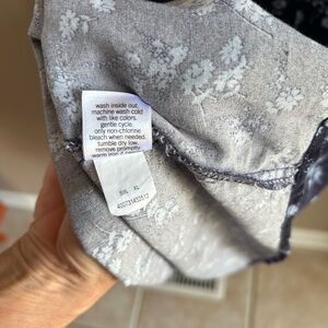 Blue floral old navy top, gently used, size XL